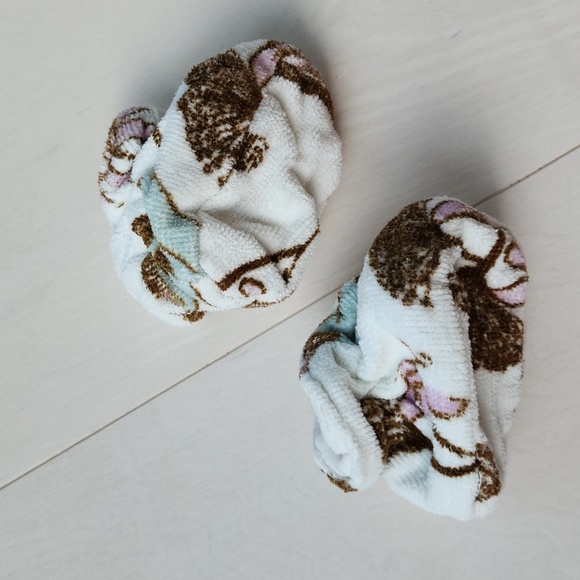 Newborn booties - Picture 2 of 2